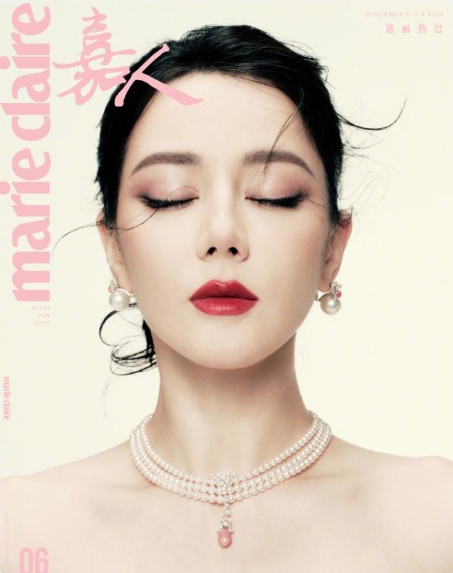 迪丽热巴达成五大女刊满贯！迪丽热巴出道多年，终于登上嘉人杂志封面，算上vogu