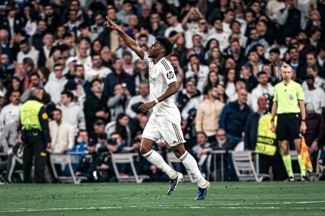 当选全场最佳, 楚阿梅尼赛后社媒: 在主场, 在欧冠! !