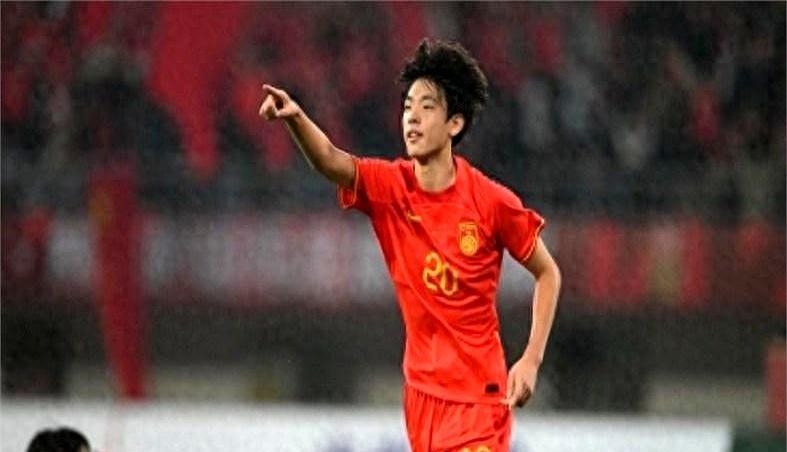 国奥落选6天，国足急召68公斤中锋被国奥退货，理由只有一个：扛不住，六天前还因体