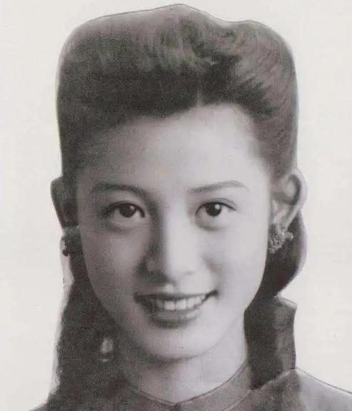 🌞1937年，马步芳娶女红军黄光秀为妾。黄光秀找借口要换伙夫，新伙夫却是她