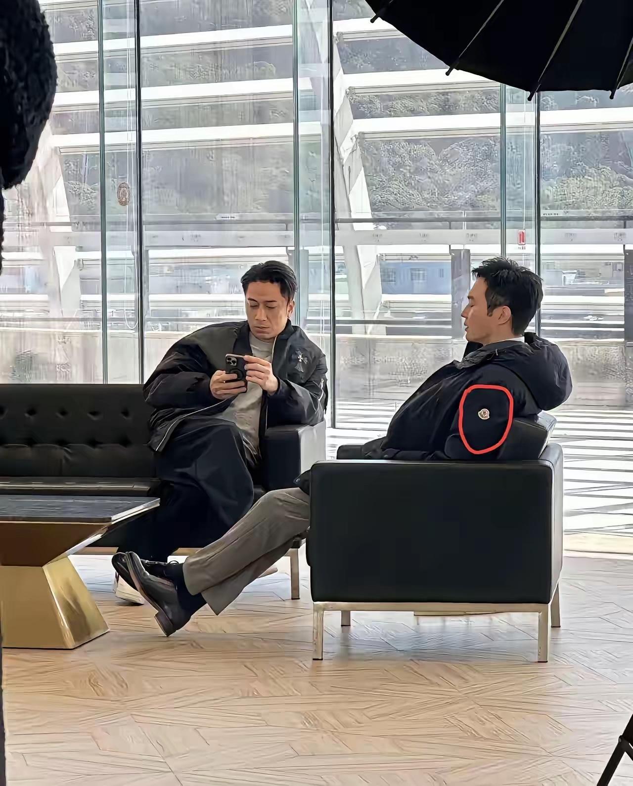 明星同款的天价门槛，说到底是普通人与明星圈层的消费鸿沟，更是消费理性觉醒的照妖镜