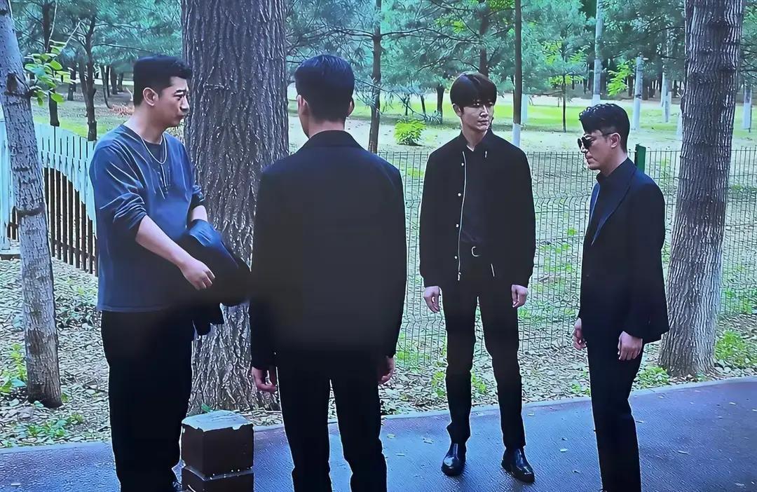 霍建华和胡歌又被拉出来比了。一个178，一个185，网友说这7厘米差把资源都拉