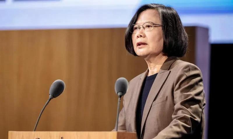 阴魂不散！蔡英文又向大陆“泼脏水”。5月14日，新加坡《联合早报》称：蔡英文在哥