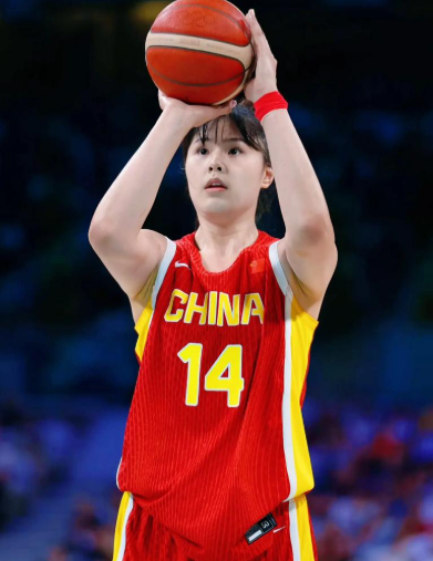 小宝李月汝越打越自信了！