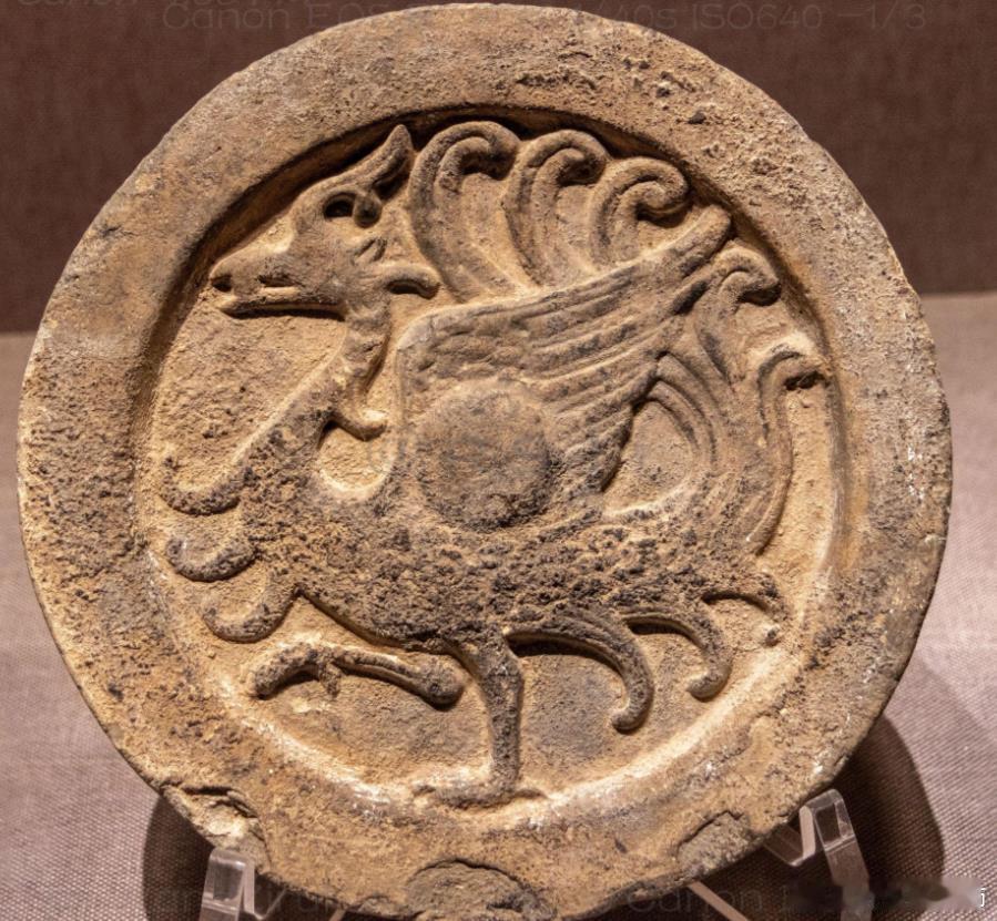 有人问：为什么西方龙有翅膀，中国龙没有。那我回答：到目前为止，没有文献资料证明，