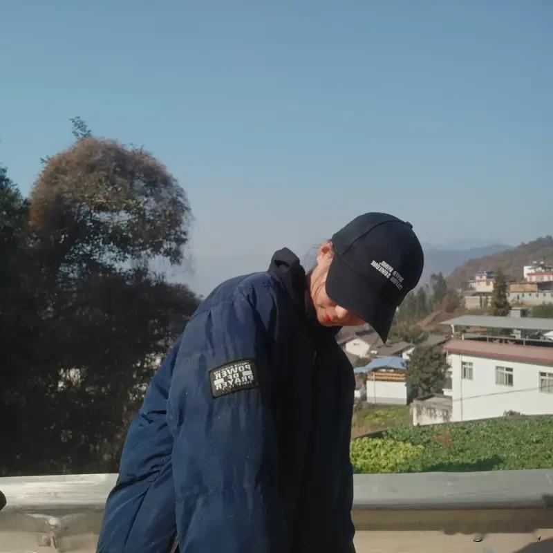 去年冬天，部门接了个急活，三天要出一套方案。老周主动揽下数据部分，那是块最难啃的