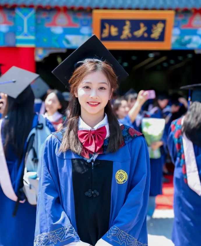 我和老公离婚后15年来我们断绝了任何来往。今年儿子考上北京重点大学，他居然找到我