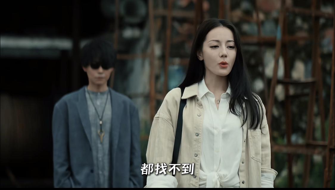 聂九罗说邢深：从小就爱当英雄。邢深为了更好的提高嗅觉，自己把眼睛了。正的发邪