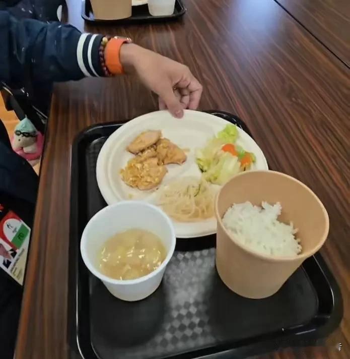 名古屋亚运会不给肉吃[睡觉]泰国运动员疯狂发图吐槽日本组委会接待水平。本届亚运