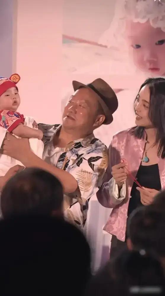 谢广坤替闫学晶鸣不平的话，真是把圈里人双标焊在脑门上了！谢广坤这次站队，把自己架