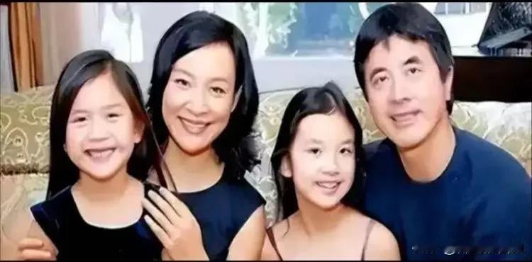 萝莉岛事件持续发酵中，也令国内善良的人们不禁重翻起那段尘封已久的陈年旧事……1