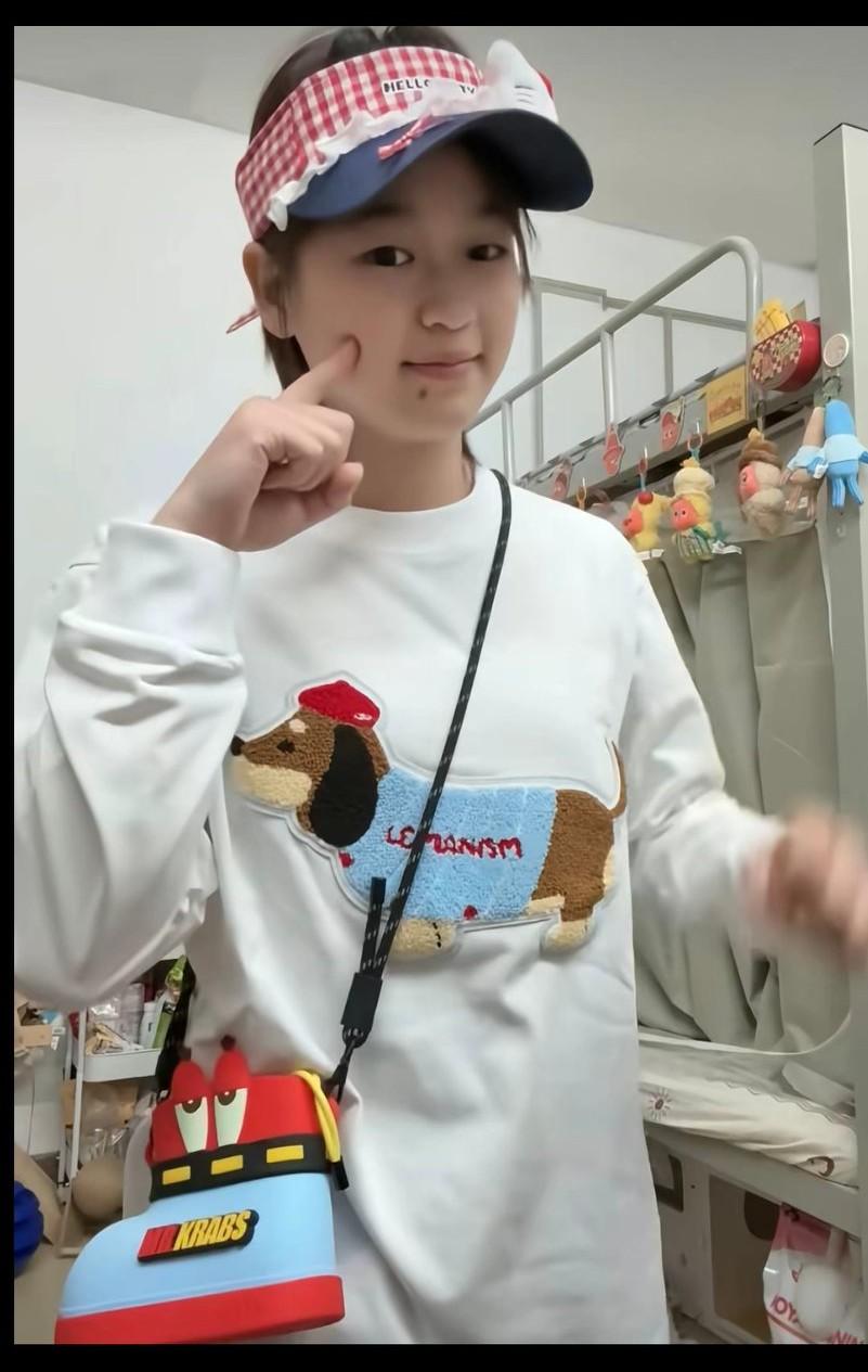 迈合村的全红婵，一步迈到世界跳水教课书巅峰，给全世界从新立的跳水标杆，咋长得这
