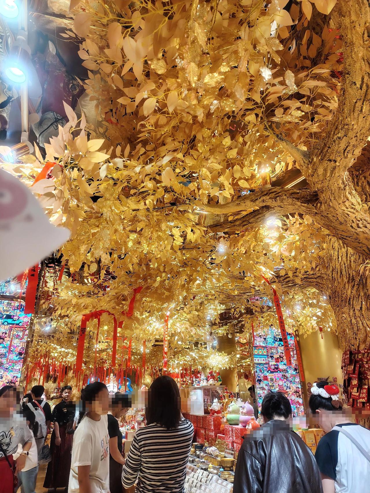 你看一个男人有没有钱，你就看一下他用的什么样的手机。如果他用的是苹果最新