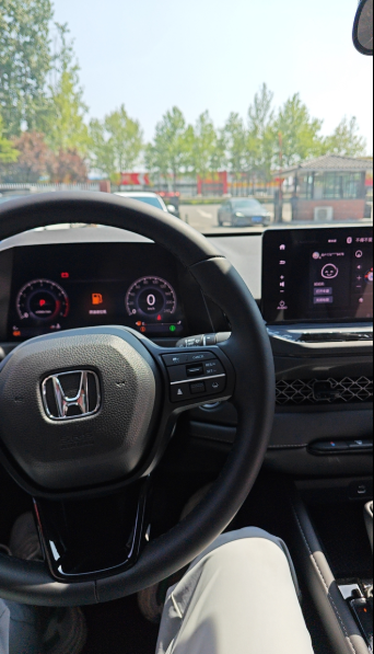 出厂就跑偏你们雅阁出厂有没有跑偏，不扶方向盘就往左偏，去4s店调了一下结果往右