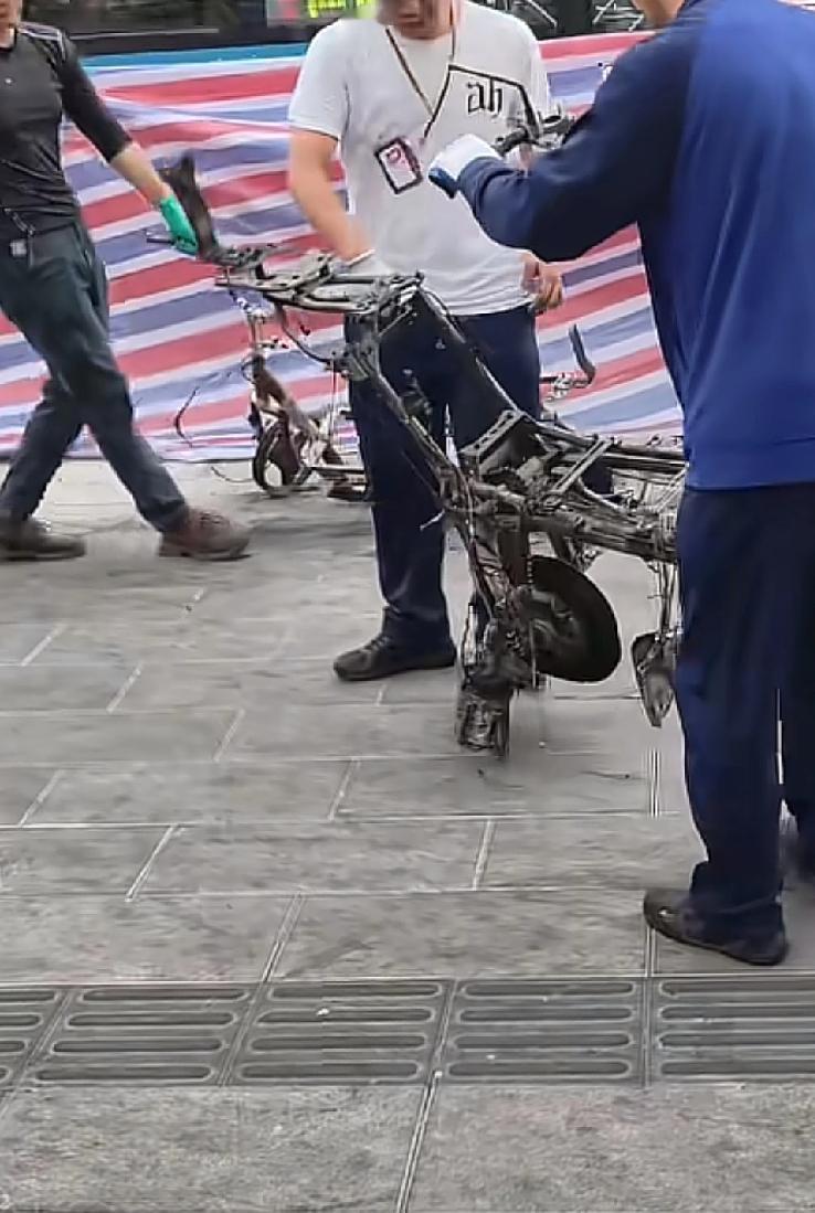 今天电动车停在广州沙园地铁口的朋友们可能半个月要白干了上班的时候还是好好的，下