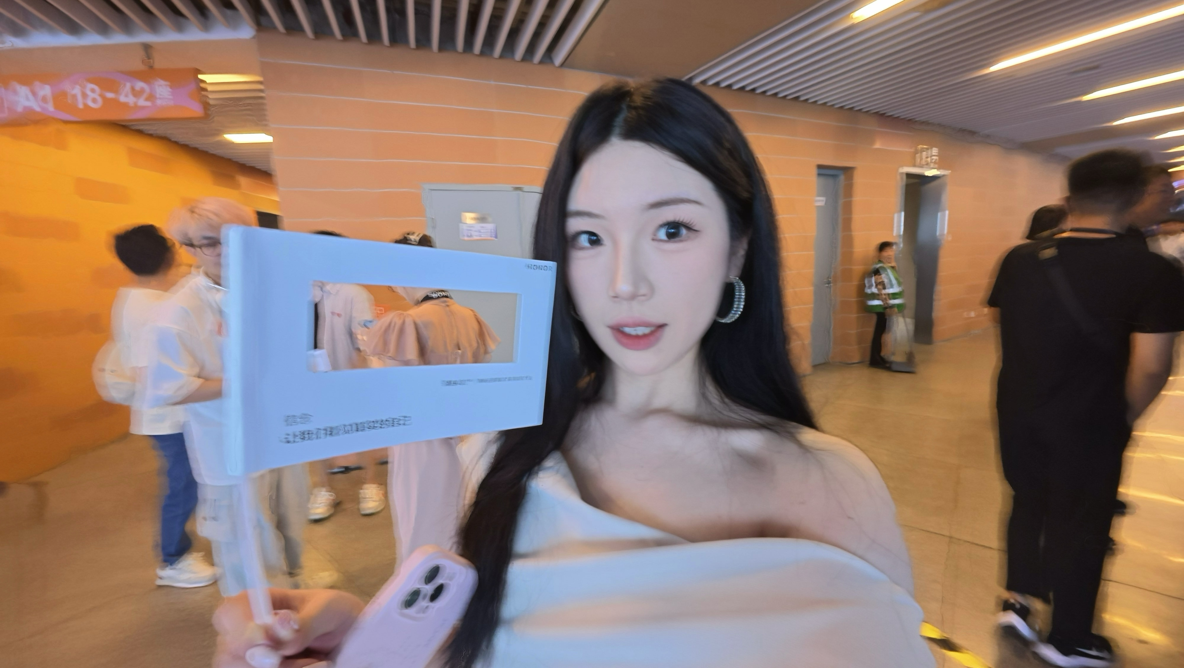 📍参加荣耀400发布会现场太燃了，能真切感受到荣耀的满满诚意现场展示的真机颜值