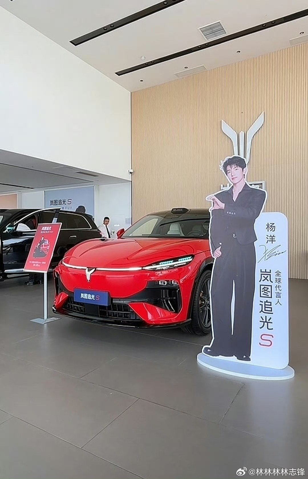 特意抽空到线下门店打卡岚图追光S，亲眼见到实车真的一眼心动！流畅低趴的...