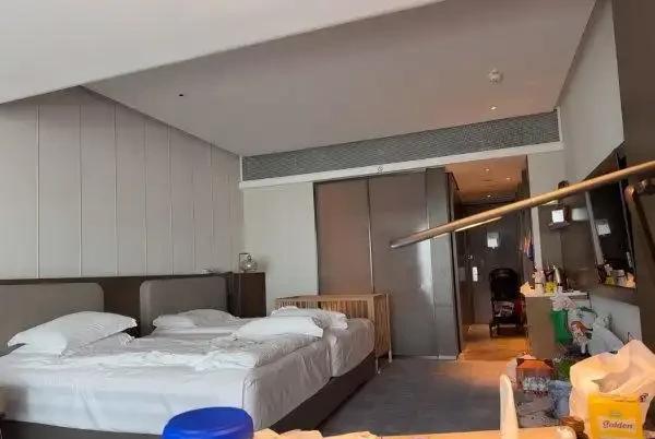 “有钱真任性！”上海一女子每天带着孩子住5星级酒店，早中晚餐不用自己做，一天光住