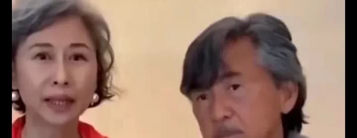 💥最近香港娱乐圈流出一张照片，让所有狗仔都惊掉了下巴。在七十五岁林子祥的生