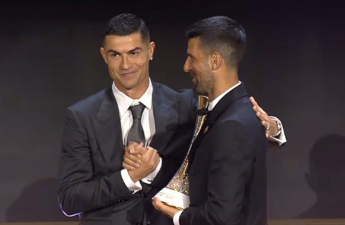 21人挤满舞台！环足奖疯狂撒钱：C罗3连冠亚马尔3荣誉博格巴获奖北京时间1
