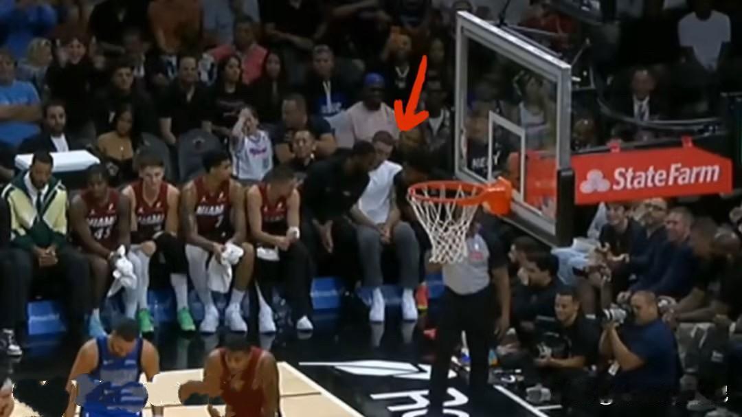 “嘴哥”维金斯暖心一幕！当热火双向合同新秀朝克莱怒喷垃圾话时，一向低调的枸杞哥特