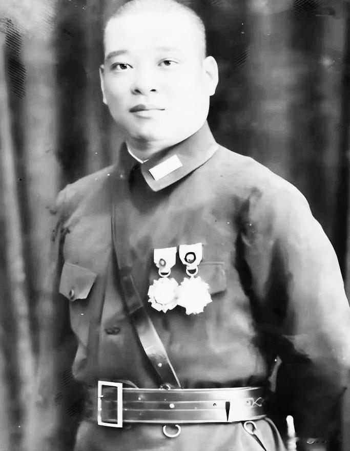 吴化文的军衔：一言难尽！1936年2月1日，国民政府明令发表，吴化文授予陆军少