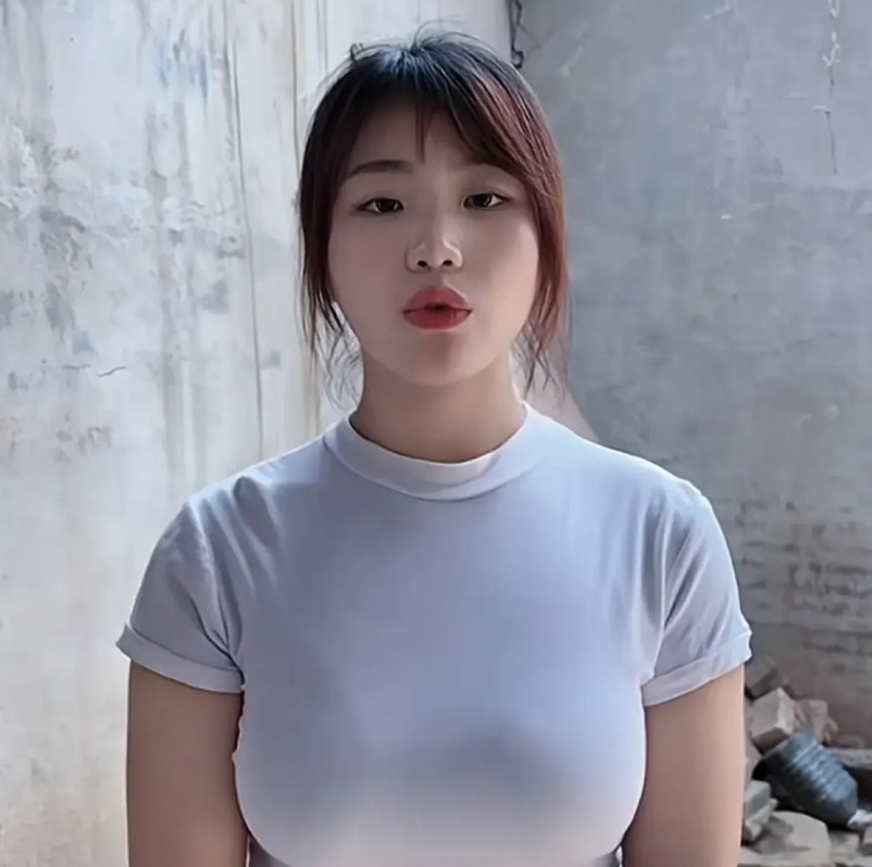 显然，山东枣庄中原御府女业主已经掌握了流量密码，凭借丰满迷人的身材，至少实现3个