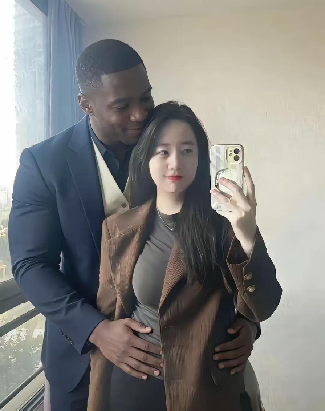 又一棵好白菜让猪拱了，还是只黑的白菜