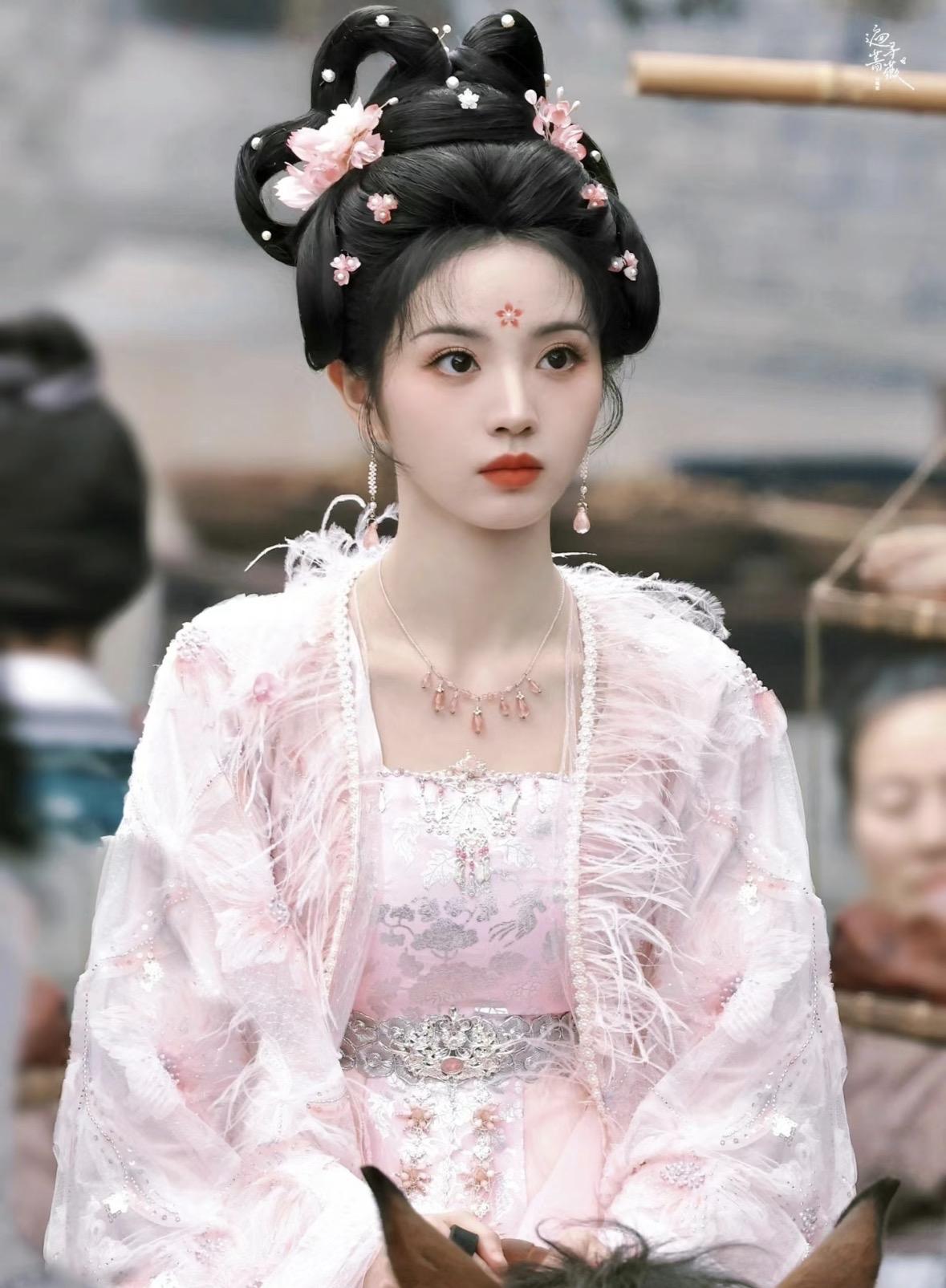 这下麻烦可真是大了，内娱还有男明星敢跟田曦薇拍戏吗？跟田曦薇搭档过的男演员，