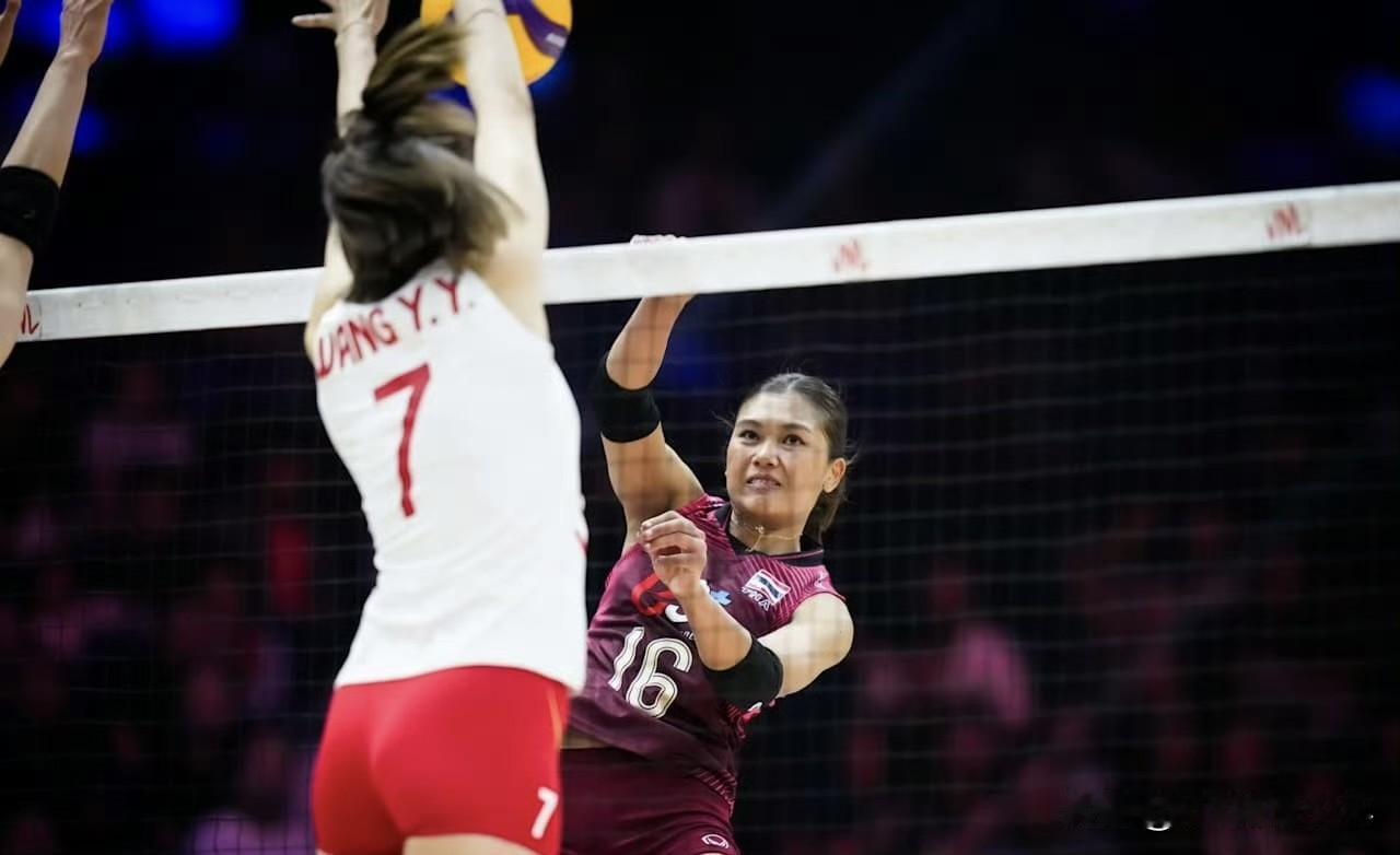 2026世界女排联赛焦点对决，中国女排与泰国女排鏖战五局，历经波折3-2惊险拿下