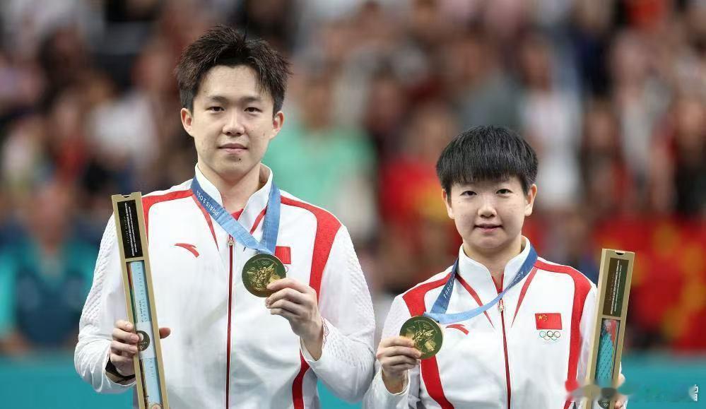 🔥莎头合体炸热搜！时隔近一年重返大满贯，洛杉矶冲冠👑5月21日，国乒王牌混双