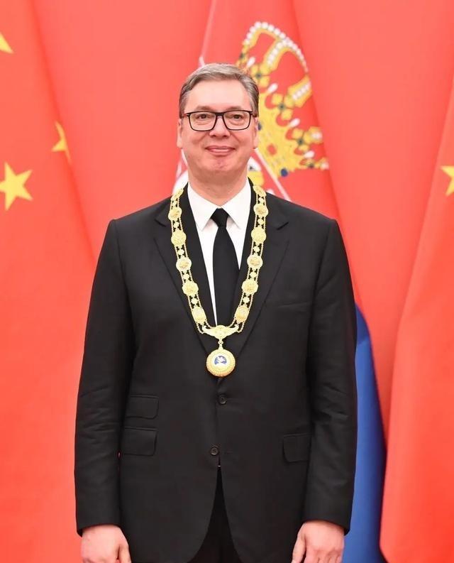 武契奇这下厉害了，全世界都要对他刮目相看，他竟然在第一次国事访问期间获得了中华人