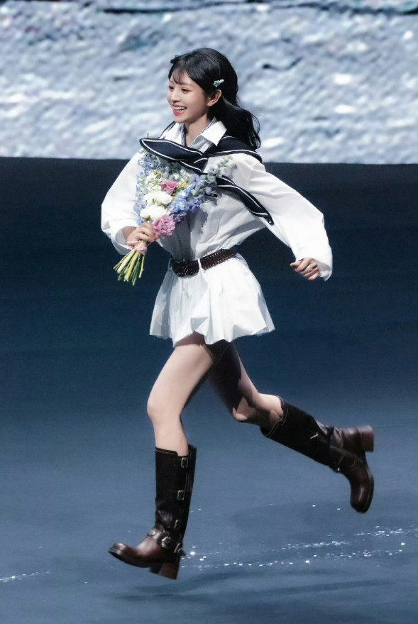 田曦薇跑步的神大老婆这跑步也太迷人了～我要悄悄抱走，你们不许大声喧哗！