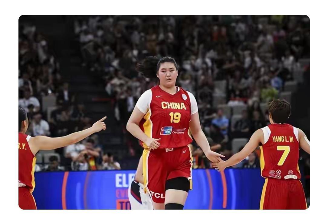 张子宇加盟山东女篮的年薪是多少？张子宇的年薪大概率是50万，五年250万。因