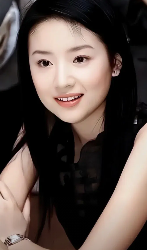 “忘拉窗帘”身败名裂，这位明星一时疏忽，付出惨痛代价！你敢信？娱乐圈里一块