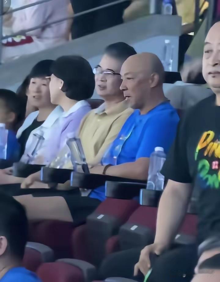 不少球迷看完国乒最新教练名单，觉得一切照旧。王皓、马琳继续带队男女一队，职位稳