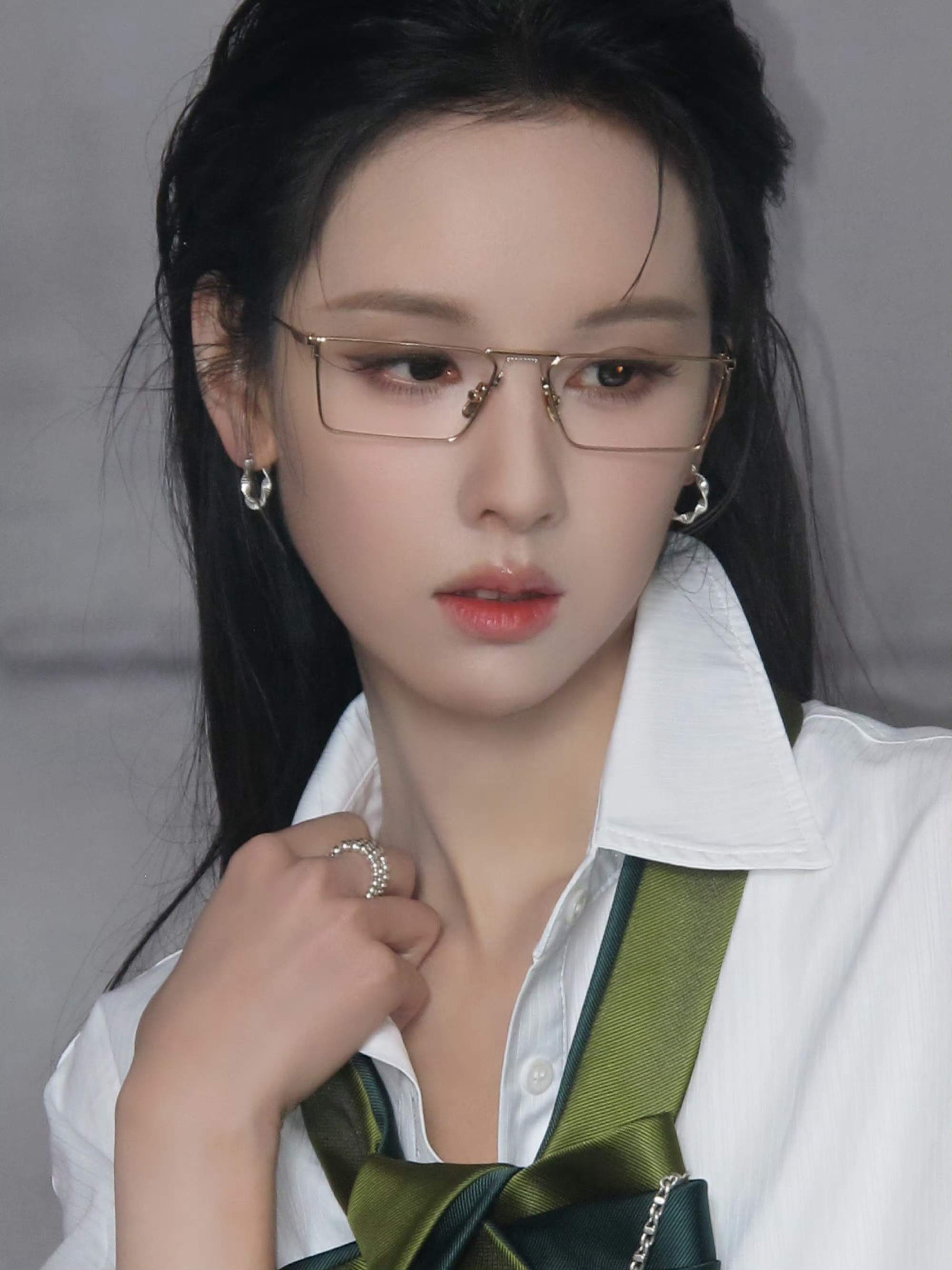 看见嘟嘟戴眼镜就想叫姐姐🥺🫶🏻看见陈都灵戴眼镜就想叫姐姐