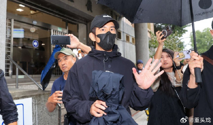 台警方否认在孩子面前给修杰楷上铐据台媒，台湾警方就“在2孩子面前上铐”一事作出