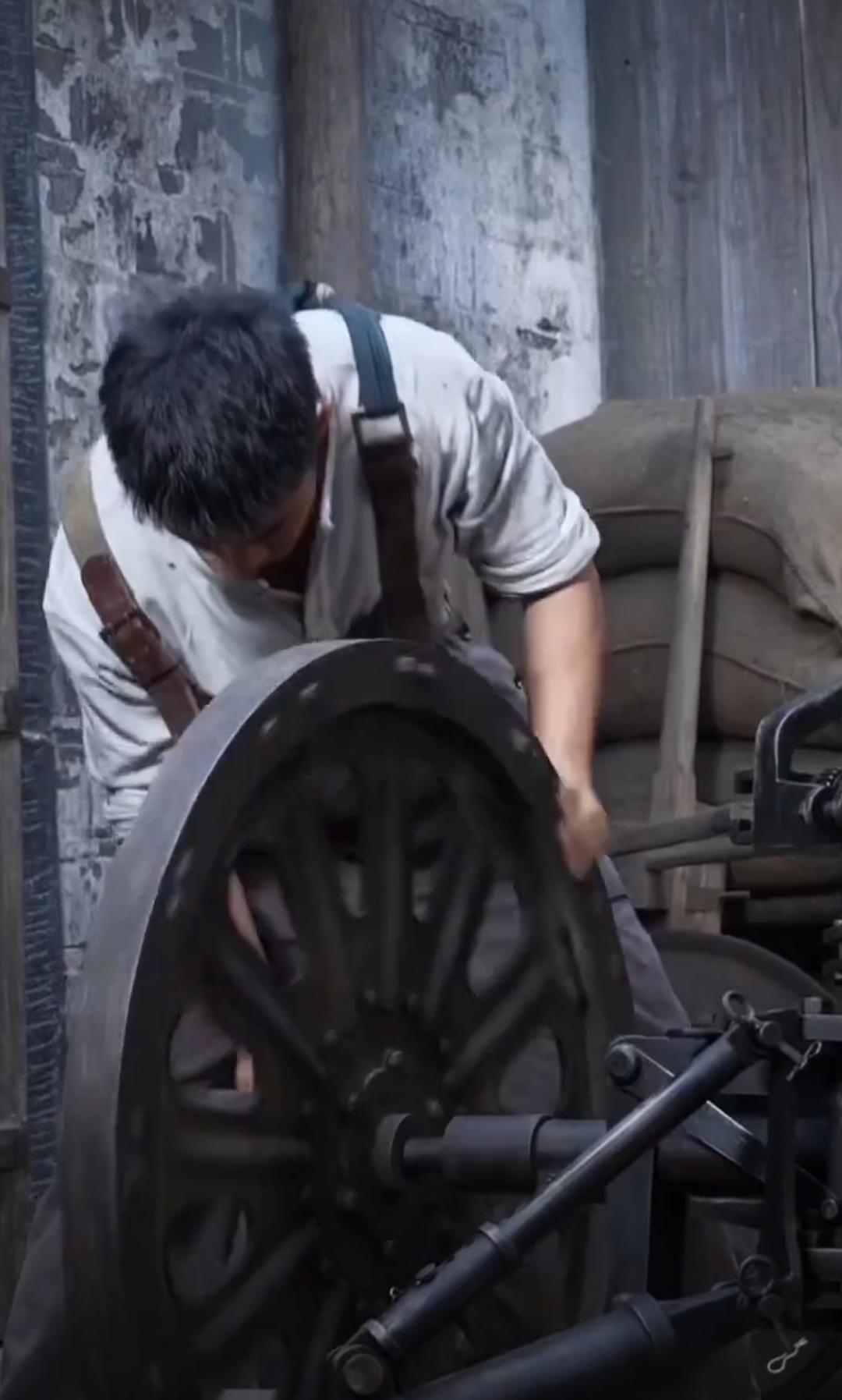 从进组到杀青，肖战哪里是演角色，分明是把自己完完全全交给了莫得闲。为了这个南京钳