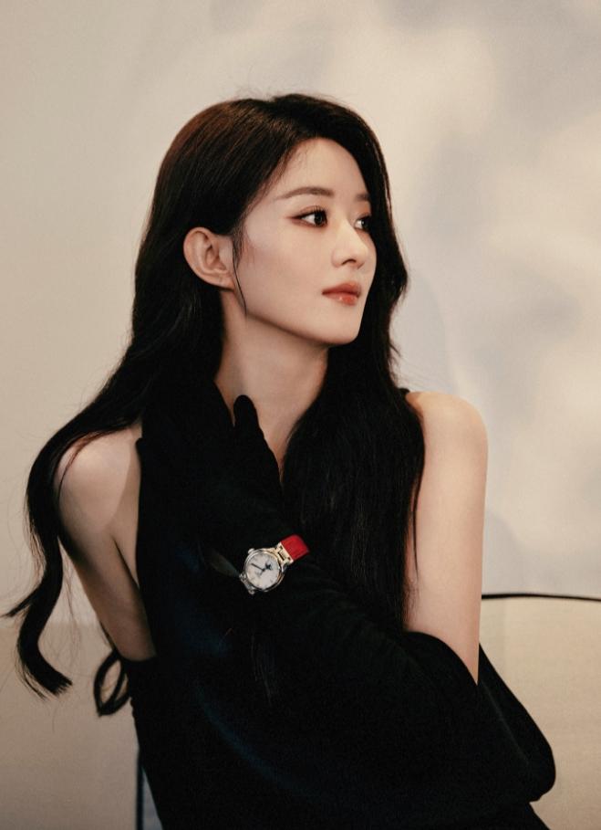 新造型师和赵丽颖很契合！自从赵丽颖7月份换造型师之后，连续几次商务直播活动，造