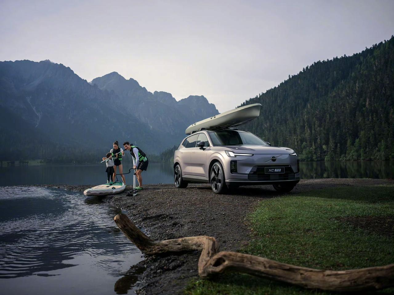 沃尔沃XC70，指导价26.99-34.99万，插电式混动。入门款电池21.2