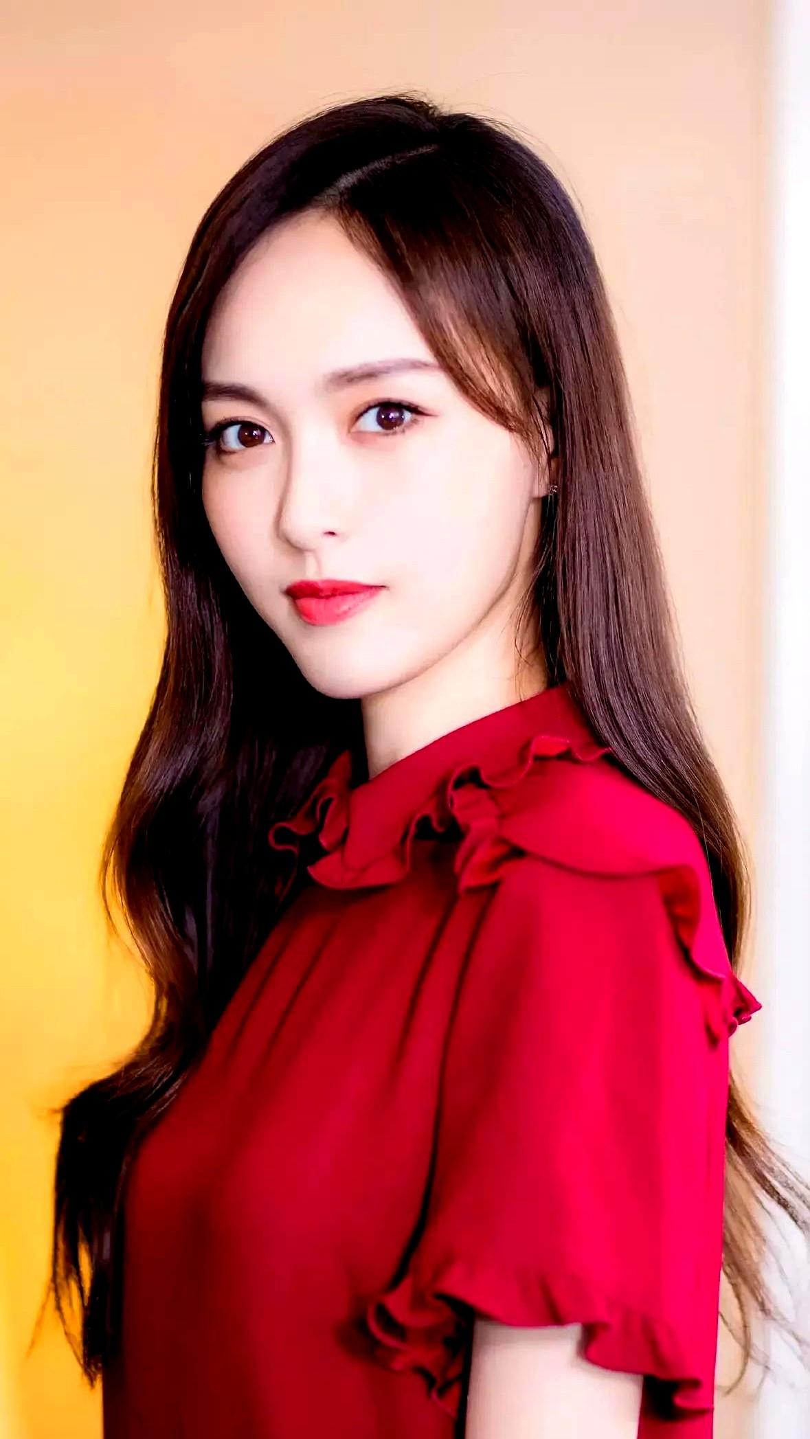 唐嫣罗晋婚变传闻，散了。人家一家三口，清明假期在新加坡环球影城玩得正开心呢！