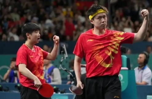 莎头组合胜动漫组合中国两对混双组合分在一组，今天下午的最后一场比赛，就是中国
