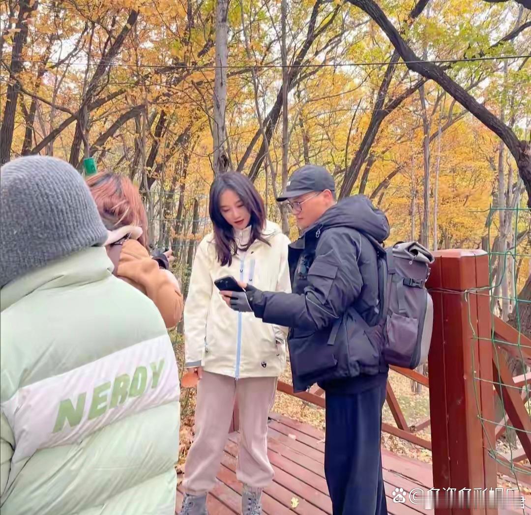 蓝盈莹到吉林爬山啦！35岁的她梳着披肩发，气质超好，又温柔善良漂亮！​​​
