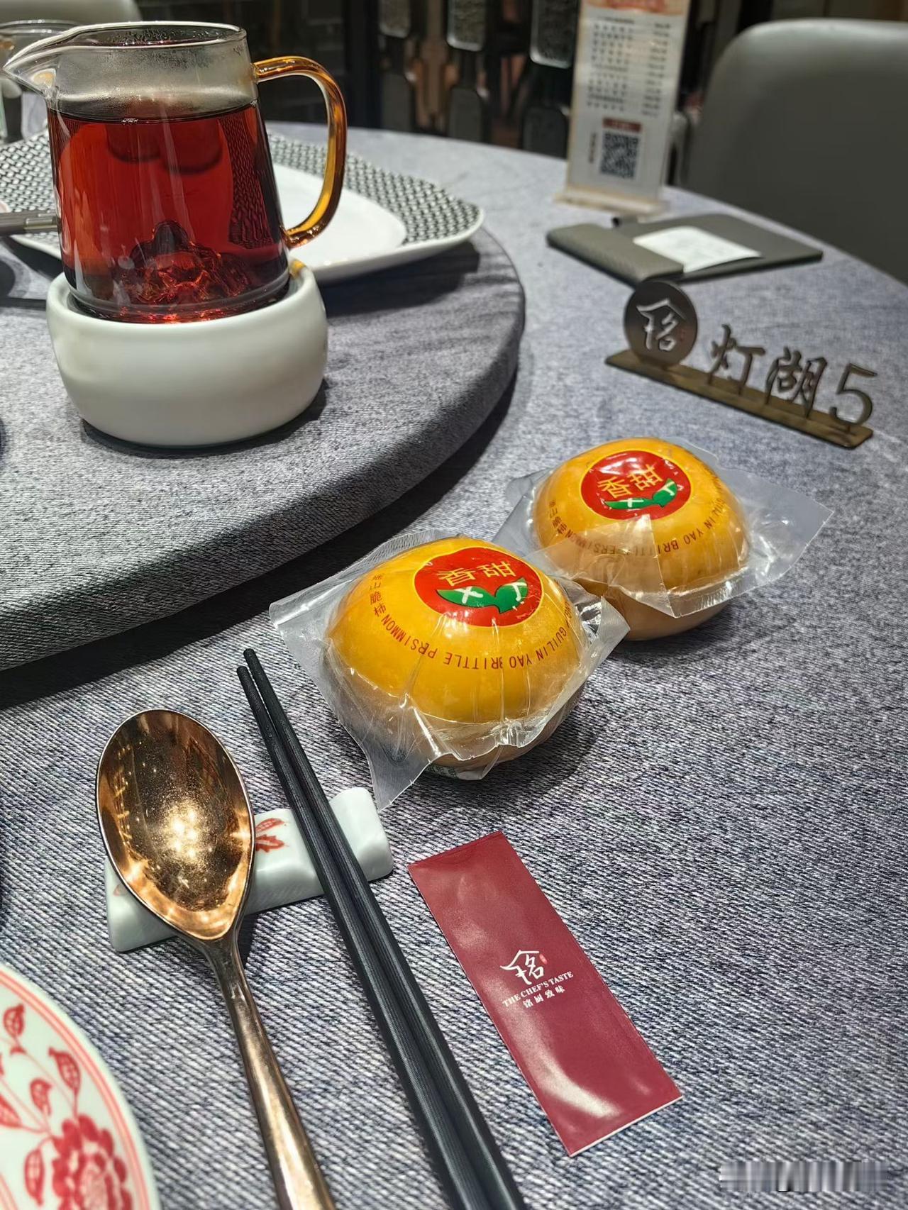 有人说，女孩嫁人就要个有钱的，贫贱夫妻百事哀，这话说的太现实。有钱能使鬼推磨，无