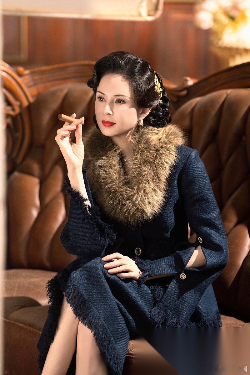 60岁李若彤不扮嫩：比起少女感，我更怕丢了演员的体面！讲真，近期看到李若彤的相