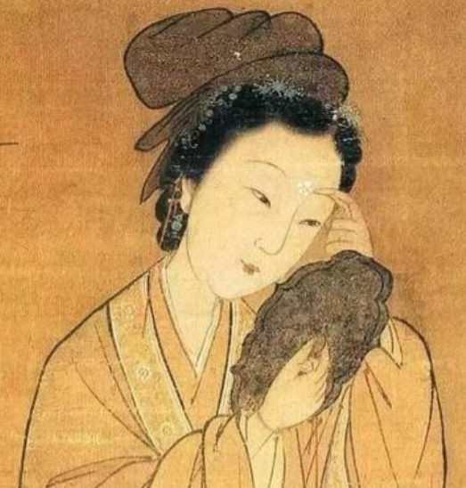 在公元692年的长安城，大明宫的琉璃瓦上积着薄雪，十七岁的上官婉儿跪在殿前。