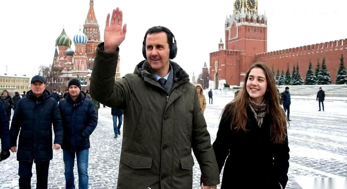 我跟你说个事儿，你可能觉得我在扯淡。一个国家的掌舵人，家里打得跟一锅粥似的，结