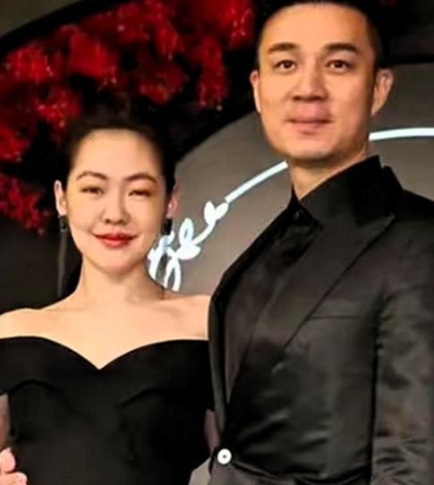 明星夫妻的那些事儿，台前与幕后大家都在想，明星结婚，是不是爱，以前是那样，现在