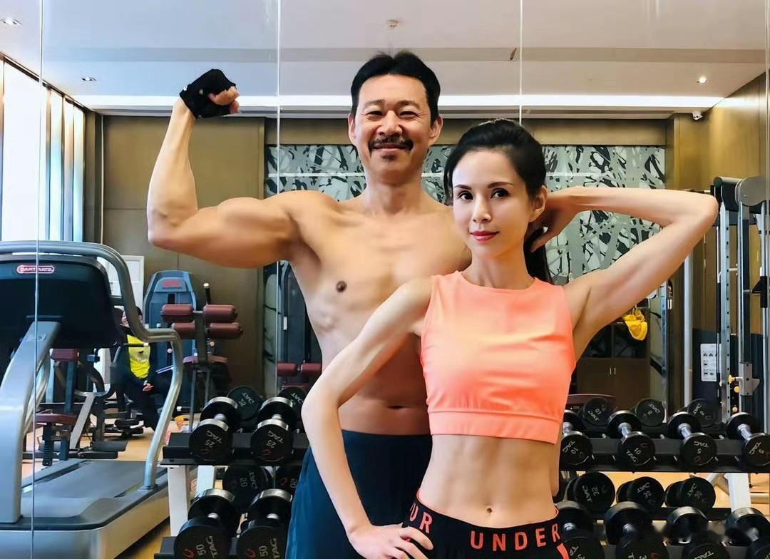 你敢信这是60、70岁的男女吗？这身材比很多20多岁的都望尘莫及！看到一组张